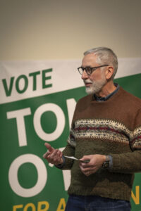 Tom O'Donnell speaks to the audience at the Fairfield Public Library.